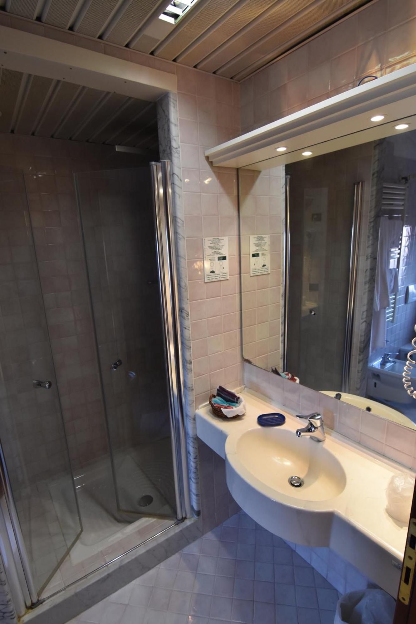 Hotel Brennero 바사노델그라파 객실 사진